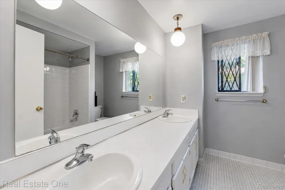 1918 Allenway Court #110 Rochester Hills City, MI 48309
