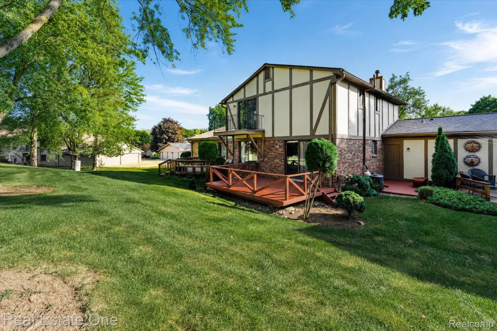 1918 Allenway Court #110 Rochester Hills City, MI 48309