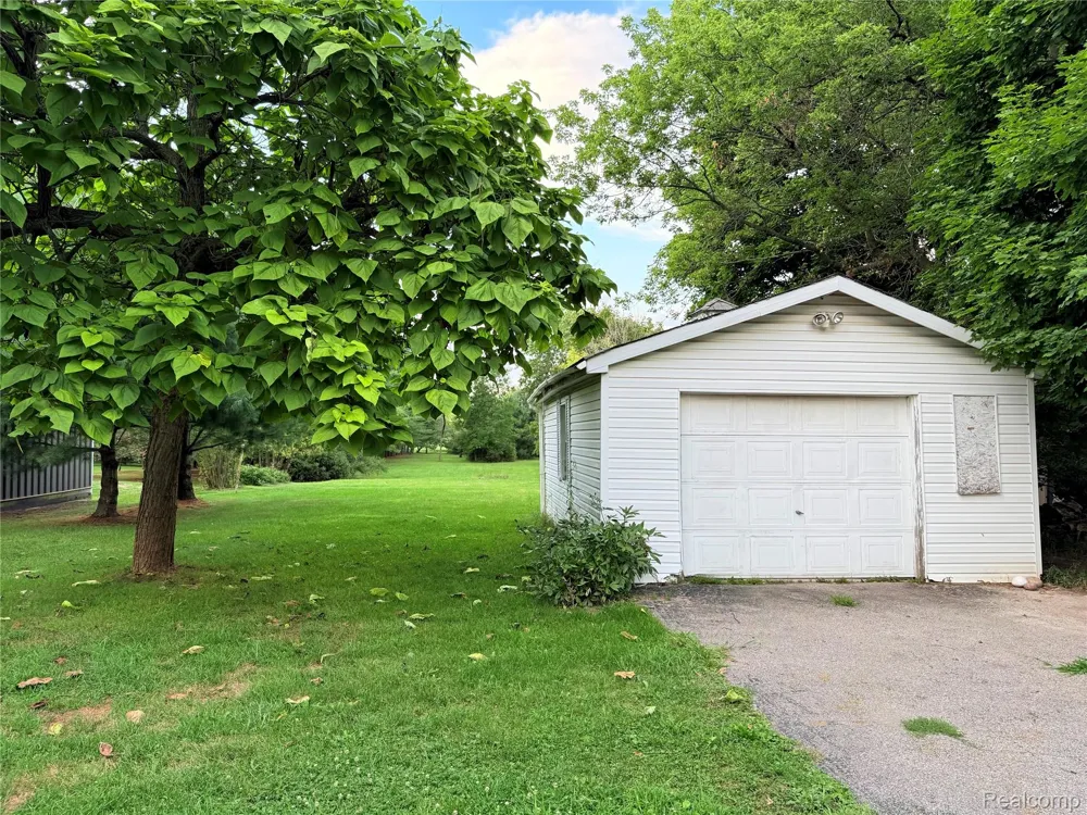 12189 Davison Road Davison Township, MI 48423