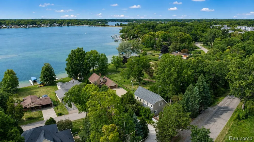 15420 Jennings Road Fenton City, MI 48430