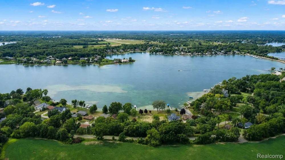 15420 Jennings Road Fenton City, MI 48430