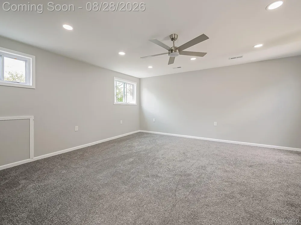3402 Elmhurst Avenue Royal Oak City, MI 48073