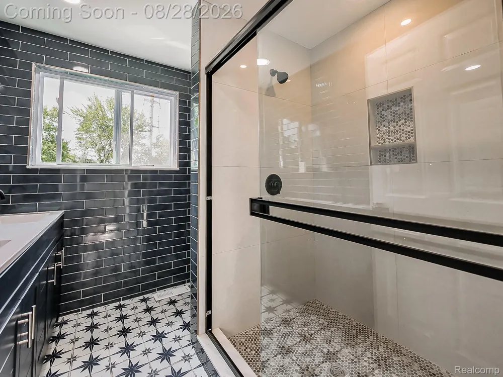 3402 Elmhurst Avenue Royal Oak City, MI 48073