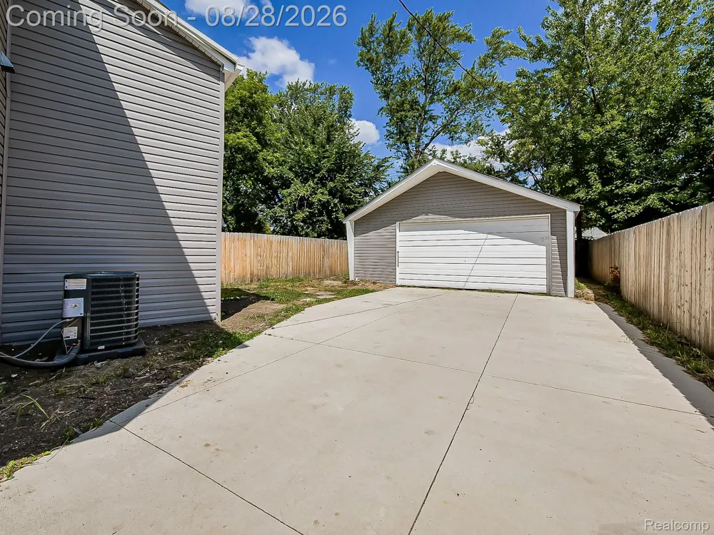 3402 Elmhurst Avenue Royal Oak City, MI 48073