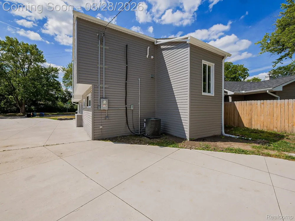 3402 Elmhurst Avenue Royal Oak City, MI 48073