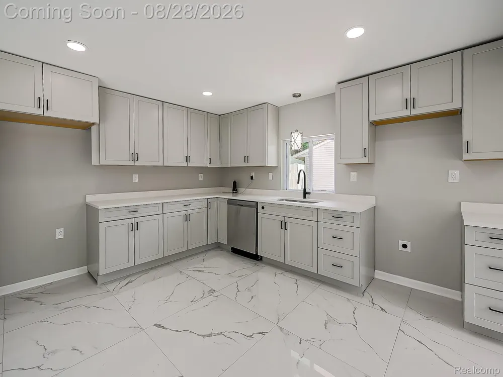 3402 Elmhurst Avenue Royal Oak City, MI 48073