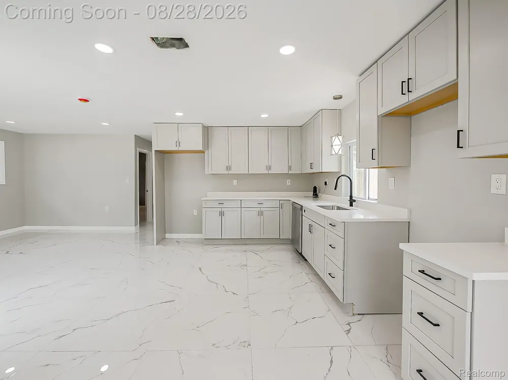 3402 Elmhurst Avenue Royal Oak City, MI 48073