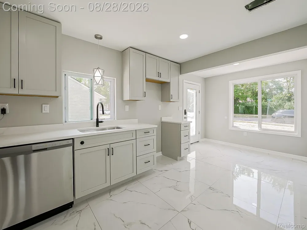 3402 Elmhurst Avenue Royal Oak City, MI 48073