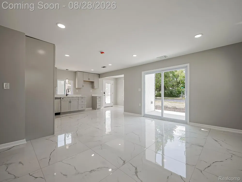 3402 Elmhurst Avenue Royal Oak City, MI 48073