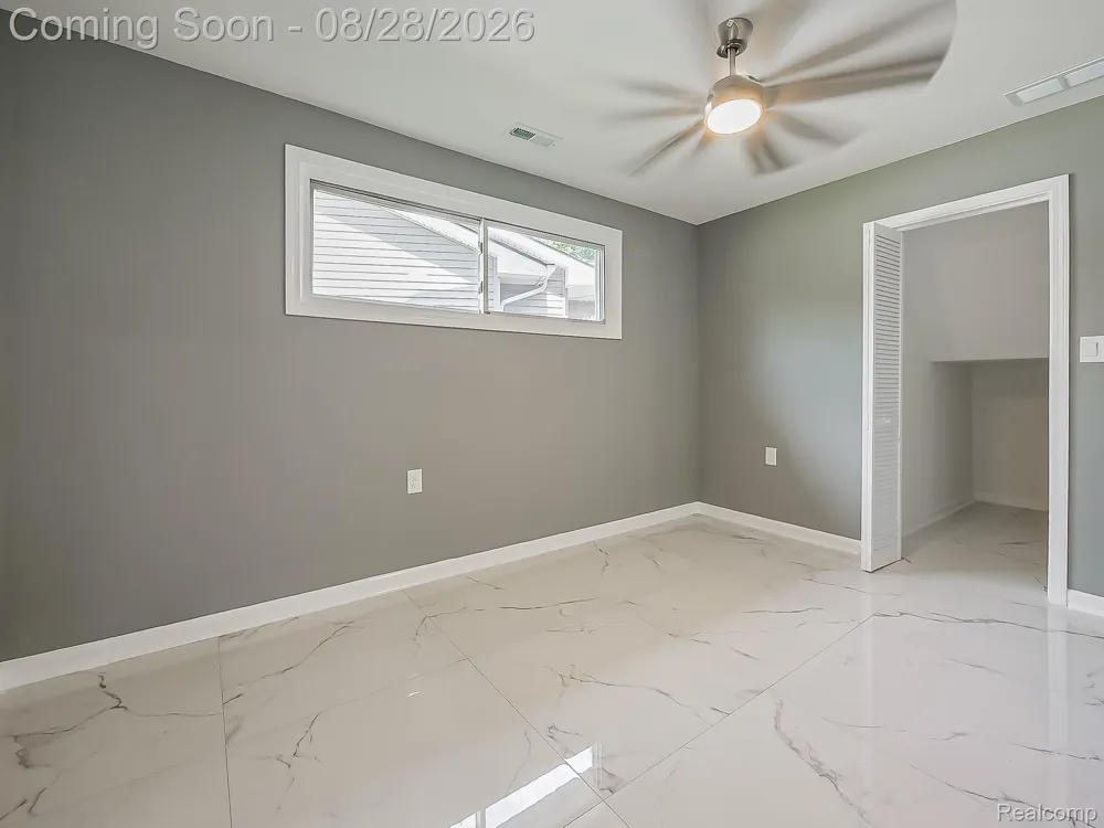 3402 Elmhurst Avenue Royal Oak City, MI 48073