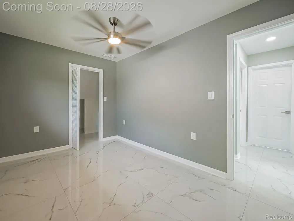 3402 Elmhurst Avenue Royal Oak City, MI 48073