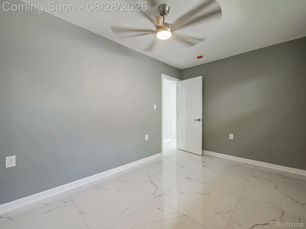 3402 Elmhurst Avenue Royal Oak City, MI 48073