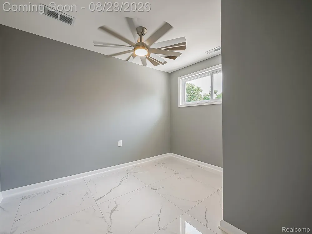3402 Elmhurst Avenue Royal Oak City, MI 48073