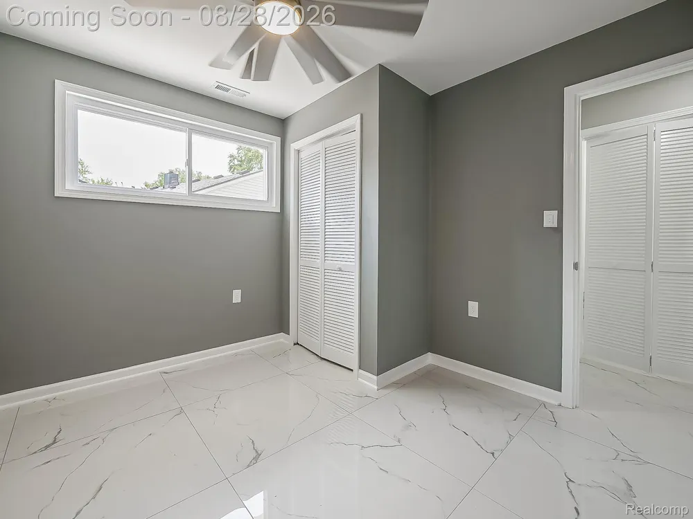 3402 Elmhurst Avenue Royal Oak City, MI 48073