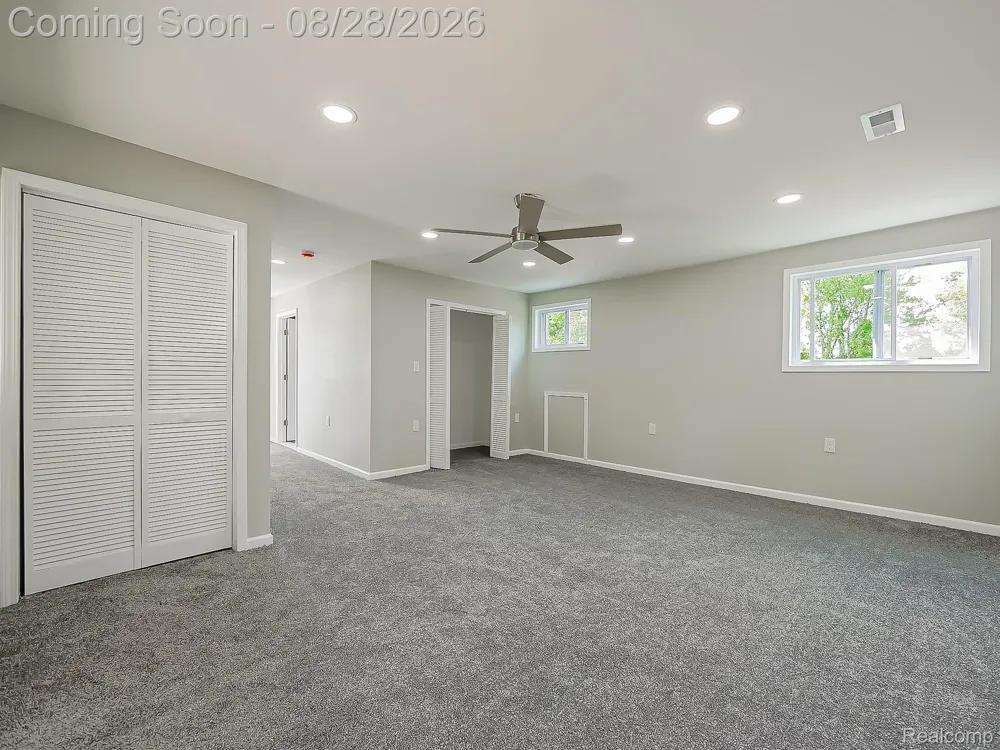 3402 Elmhurst Avenue Royal Oak City, MI 48073