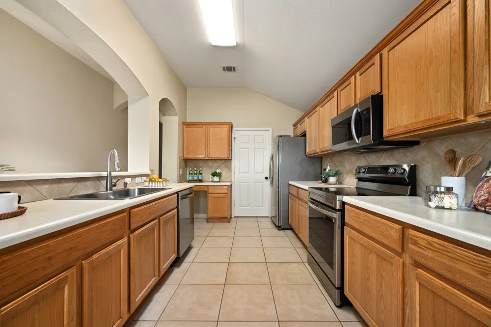 122 Holland Street Hutto, TX 78634