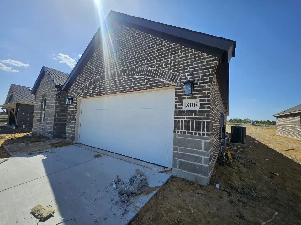 806 Silverleaf Drive Ennis, TX 75119