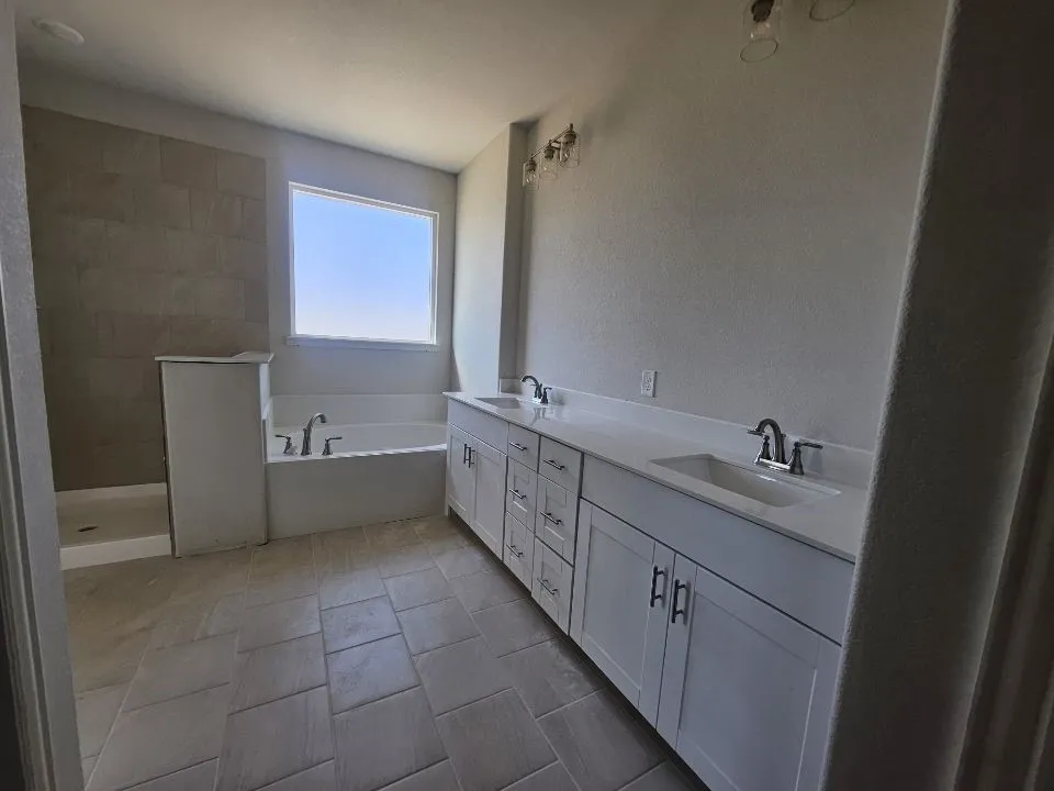 806 Silverleaf Drive Ennis, TX 75119