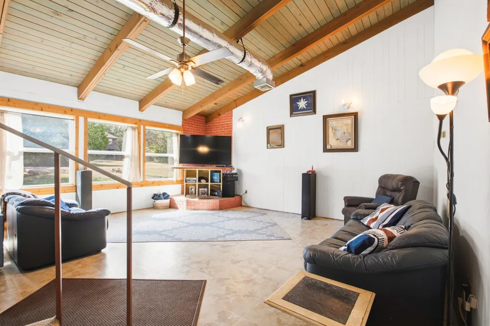 333 Woodvine Lane Somerville, TX 77879