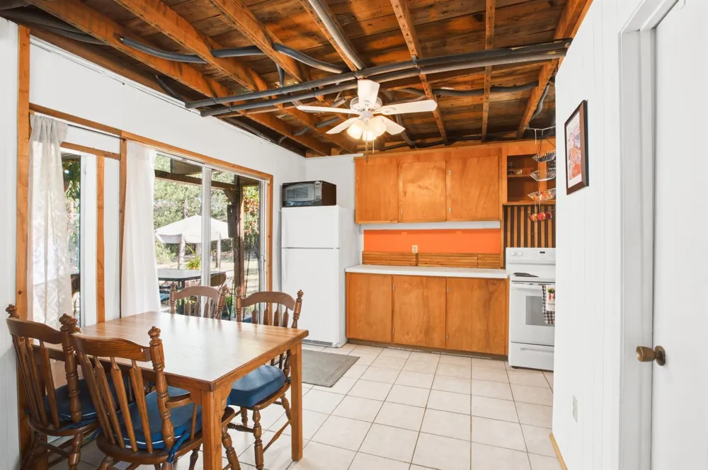 333 Woodvine Lane Somerville, TX 77879