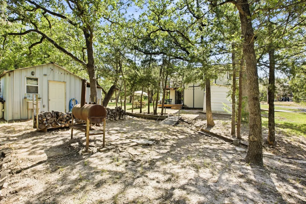 333 Woodvine Lane Somerville, TX 77879