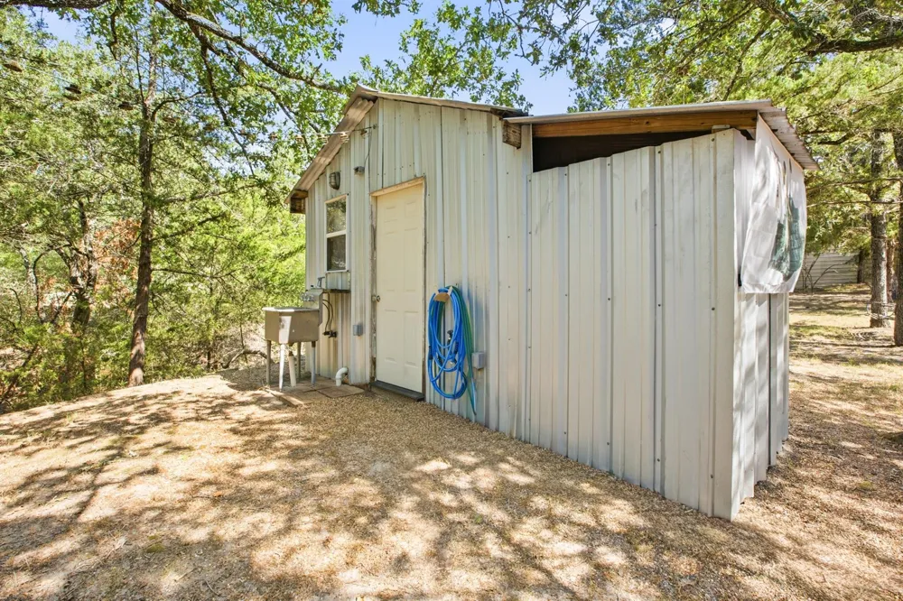 333 Woodvine Lane Somerville, TX 77879