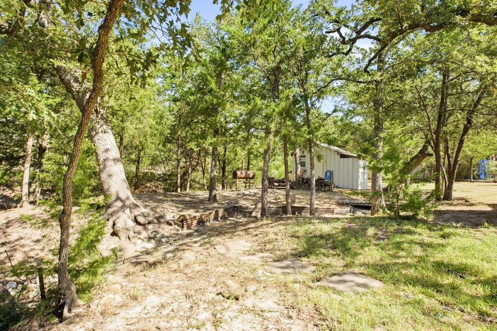 333 Woodvine Lane Somerville, TX 77879
