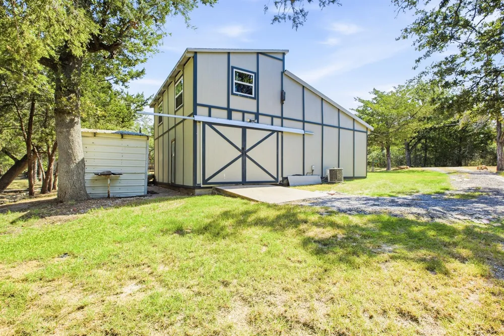 333 Woodvine Lane Somerville, TX 77879