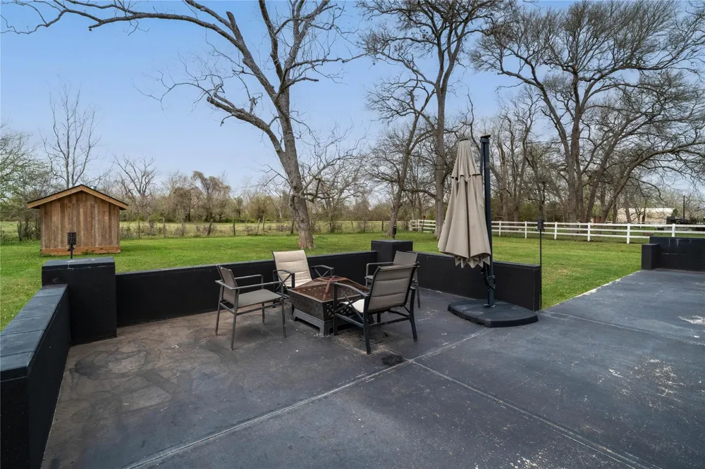 1635 Pony Lane Wallis, TX 77485