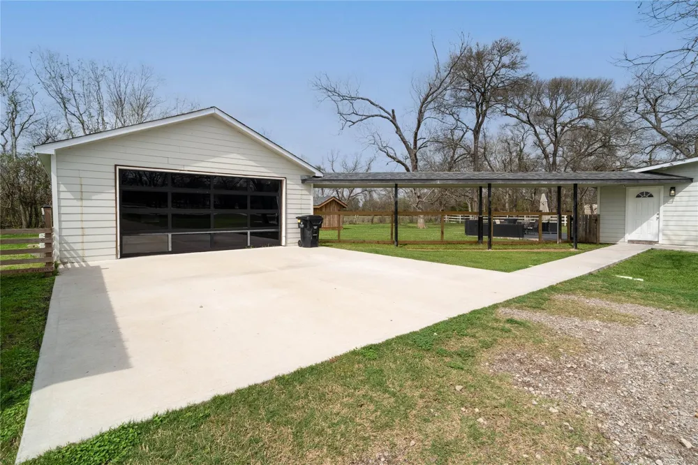 1635 Pony Lane Wallis, TX 77485