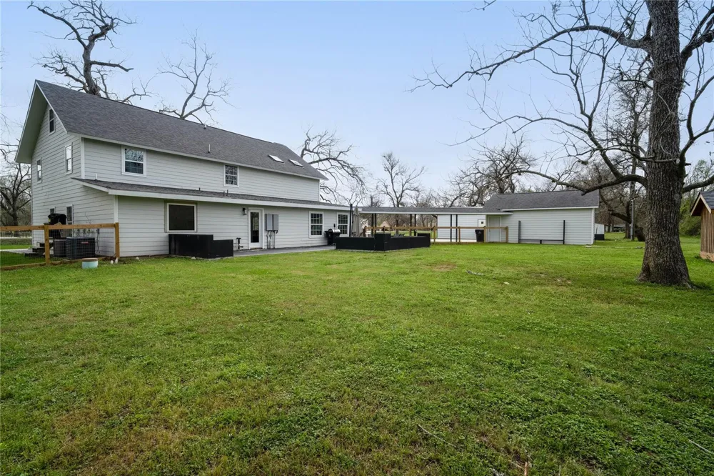 1635 Pony Lane Wallis, TX 77485