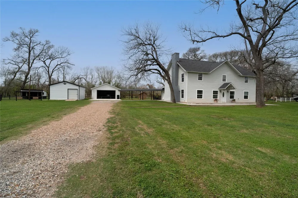1635 Pony Lane Wallis, TX 77485