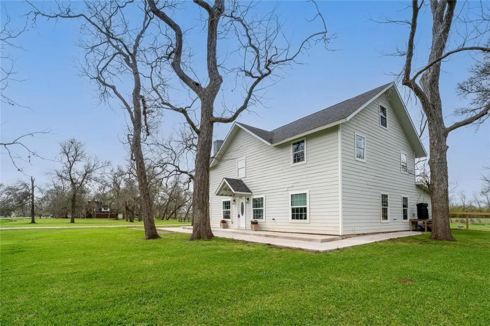 1635 Pony Lane Wallis, TX 77485