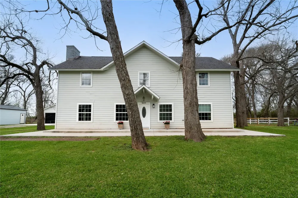 1635 Pony Lane Wallis, TX 77485