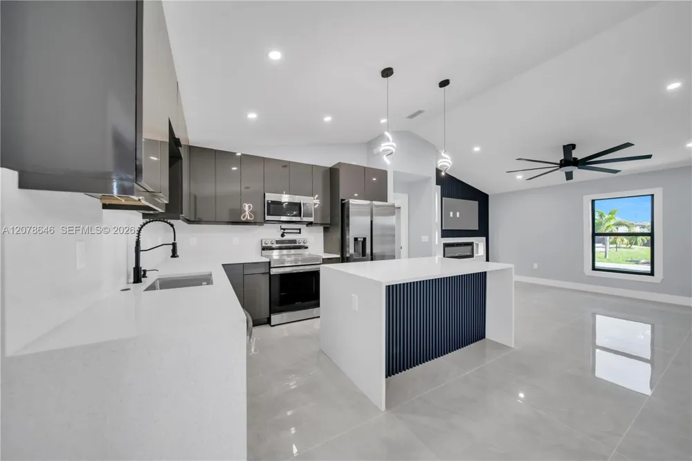 2021 NE 24th ter Cape Coral, FL 33909
