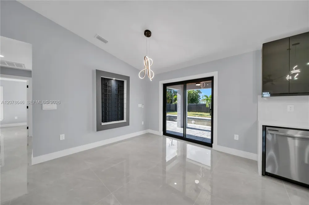 2021 NE 24th ter Cape Coral, FL 33909