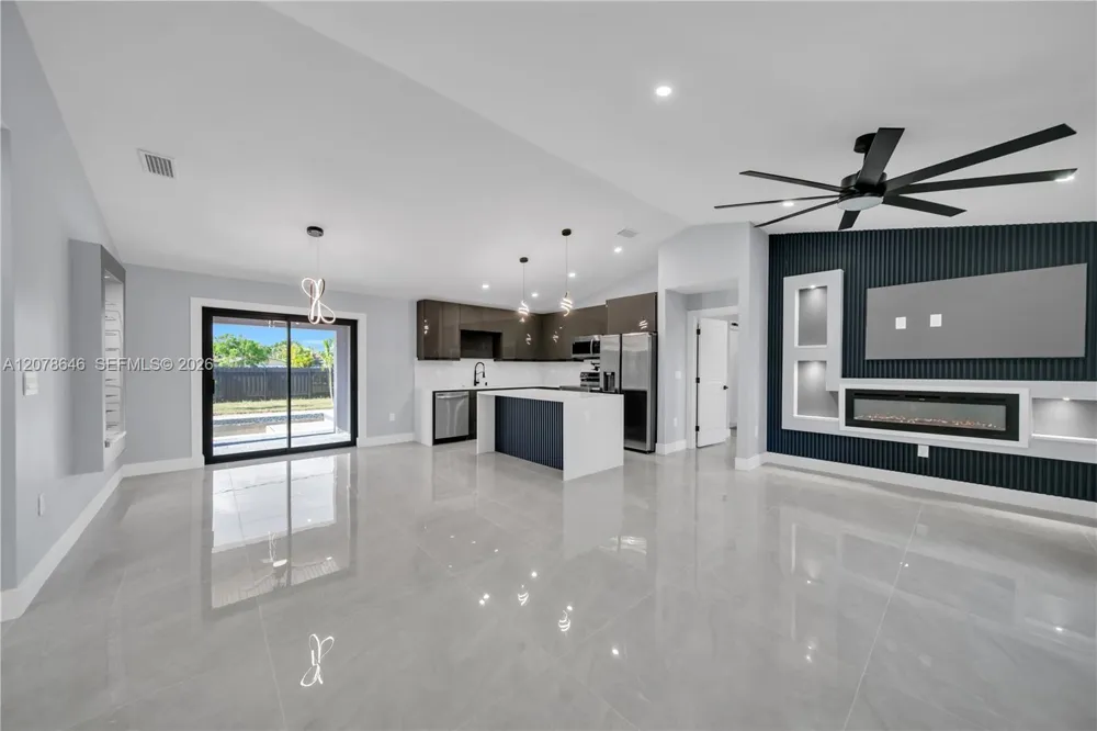 2021 NE 24th ter Cape Coral, FL 33909