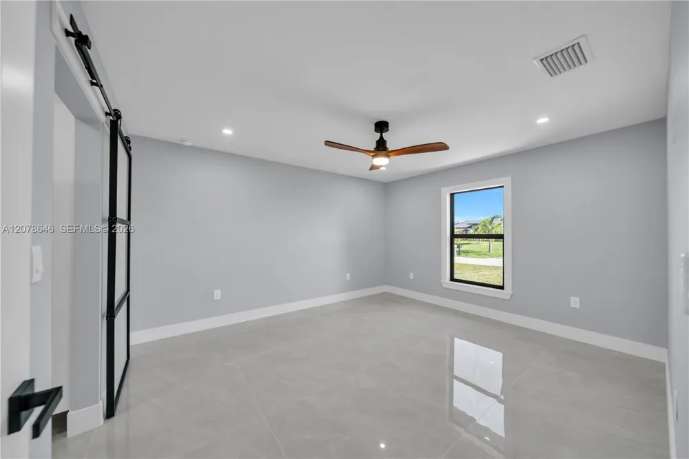 2021 NE 24th ter Cape Coral, FL 33909