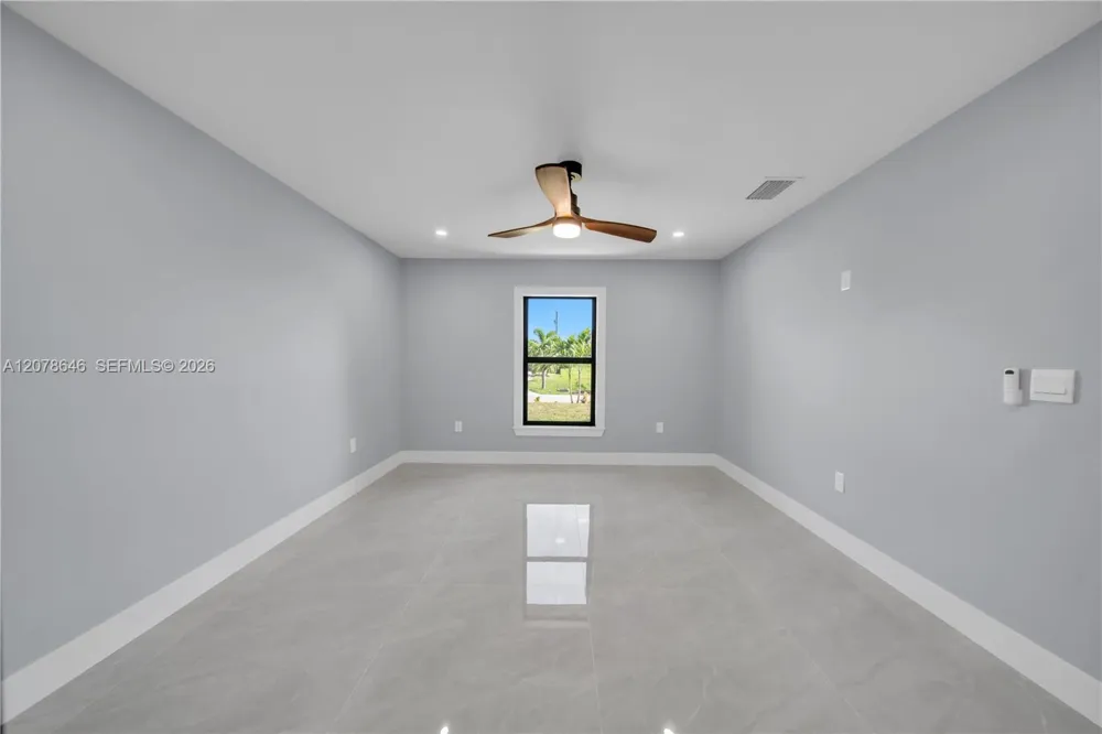 2021 NE 24th ter Cape Coral, FL 33909