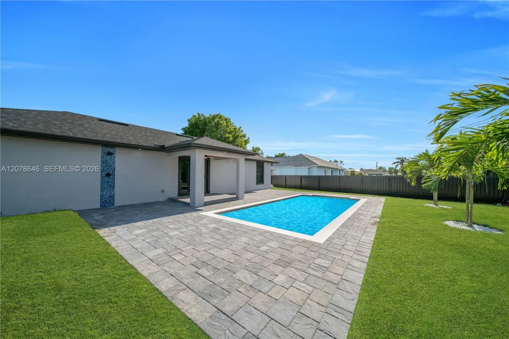2021 NE 24th ter Cape Coral, FL 33909
