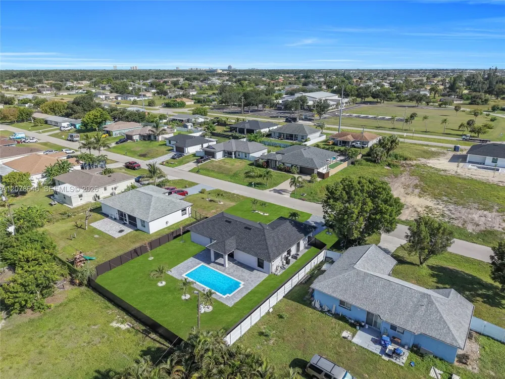 2021 NE 24th ter Cape Coral, FL 33909