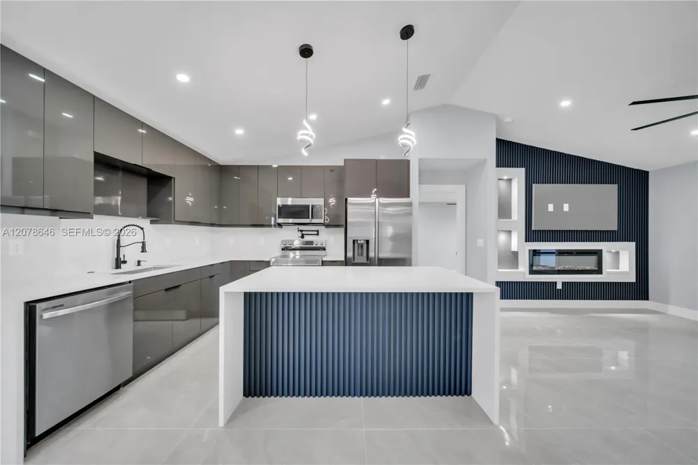 2021 NE 24th ter Cape Coral, FL 33909
