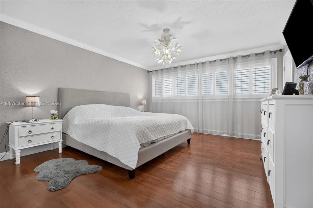 329 SE 3rd St #501T Hallandale Beach, FL 33009