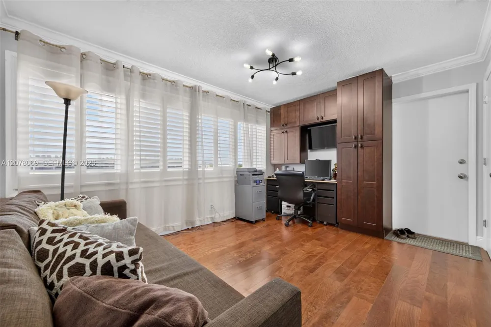 329 SE 3rd St #501T Hallandale Beach, FL 33009