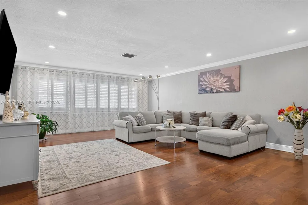 329 SE 3rd St #501T Hallandale Beach, FL 33009