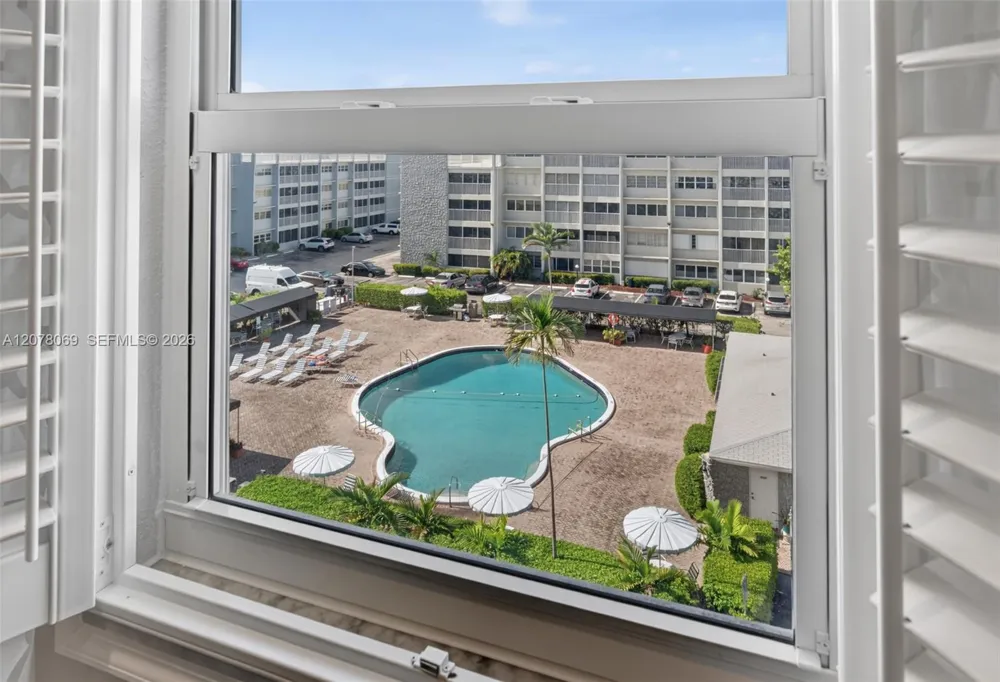 329 SE 3rd St #501T Hallandale Beach, FL 33009