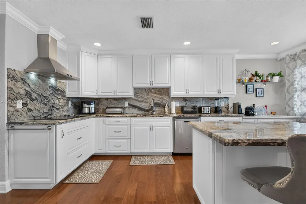 329 SE 3rd St #501T Hallandale Beach, FL 33009