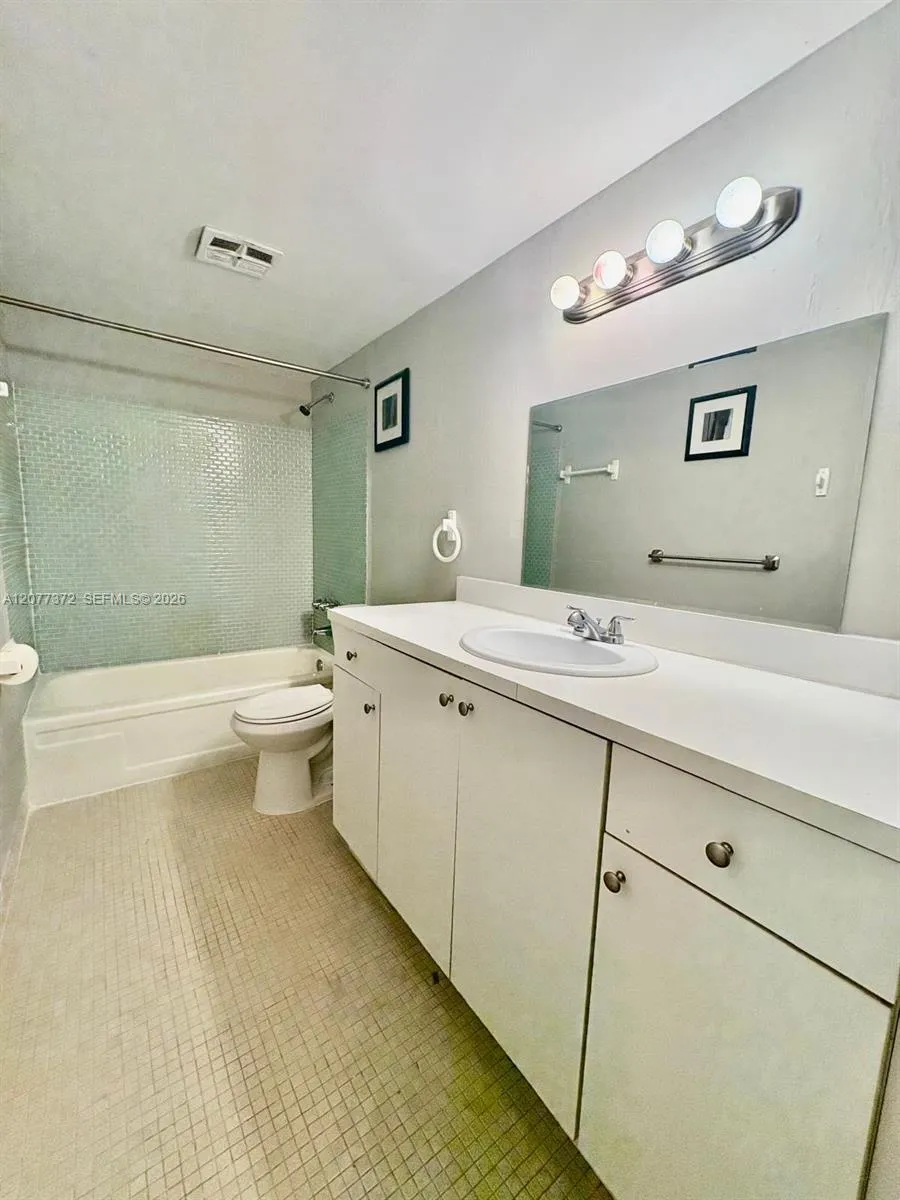 1200 Tallwood Ave #102 Hollywood, FL 33021