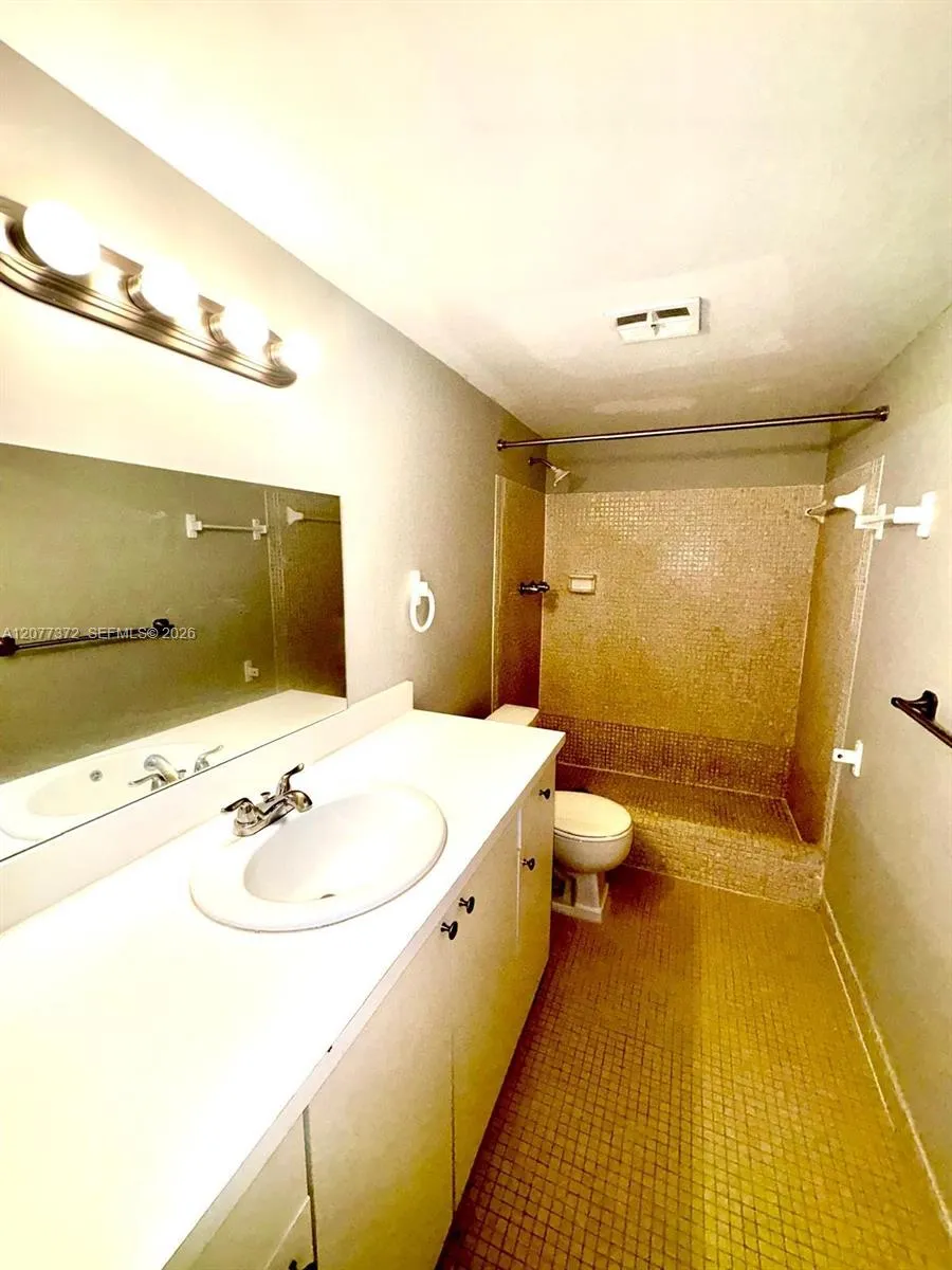 1200 Tallwood Ave #102 Hollywood, FL 33021