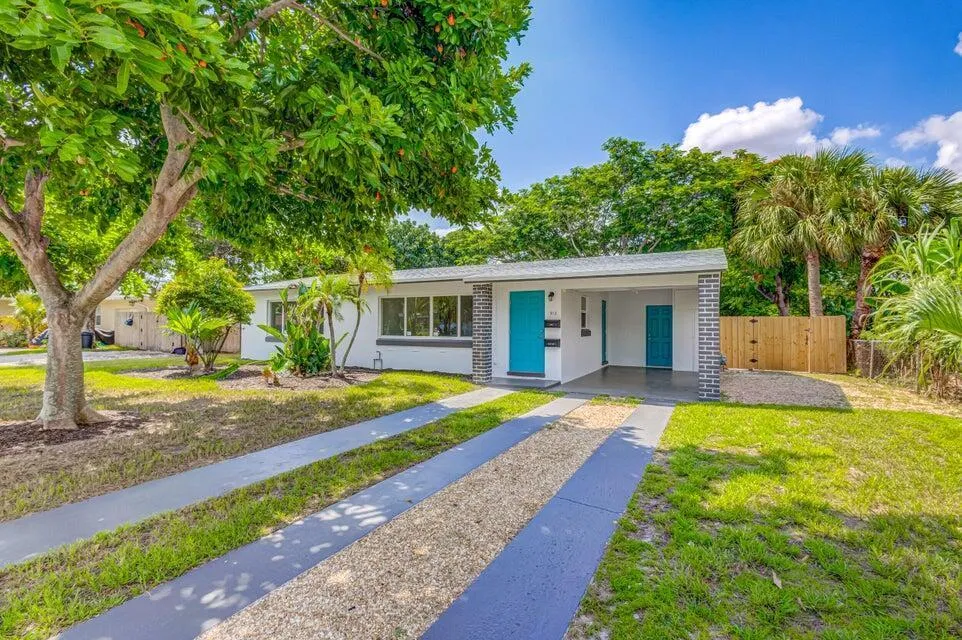 512 BAYBERRY DRIVE Lake Park, FL 33403